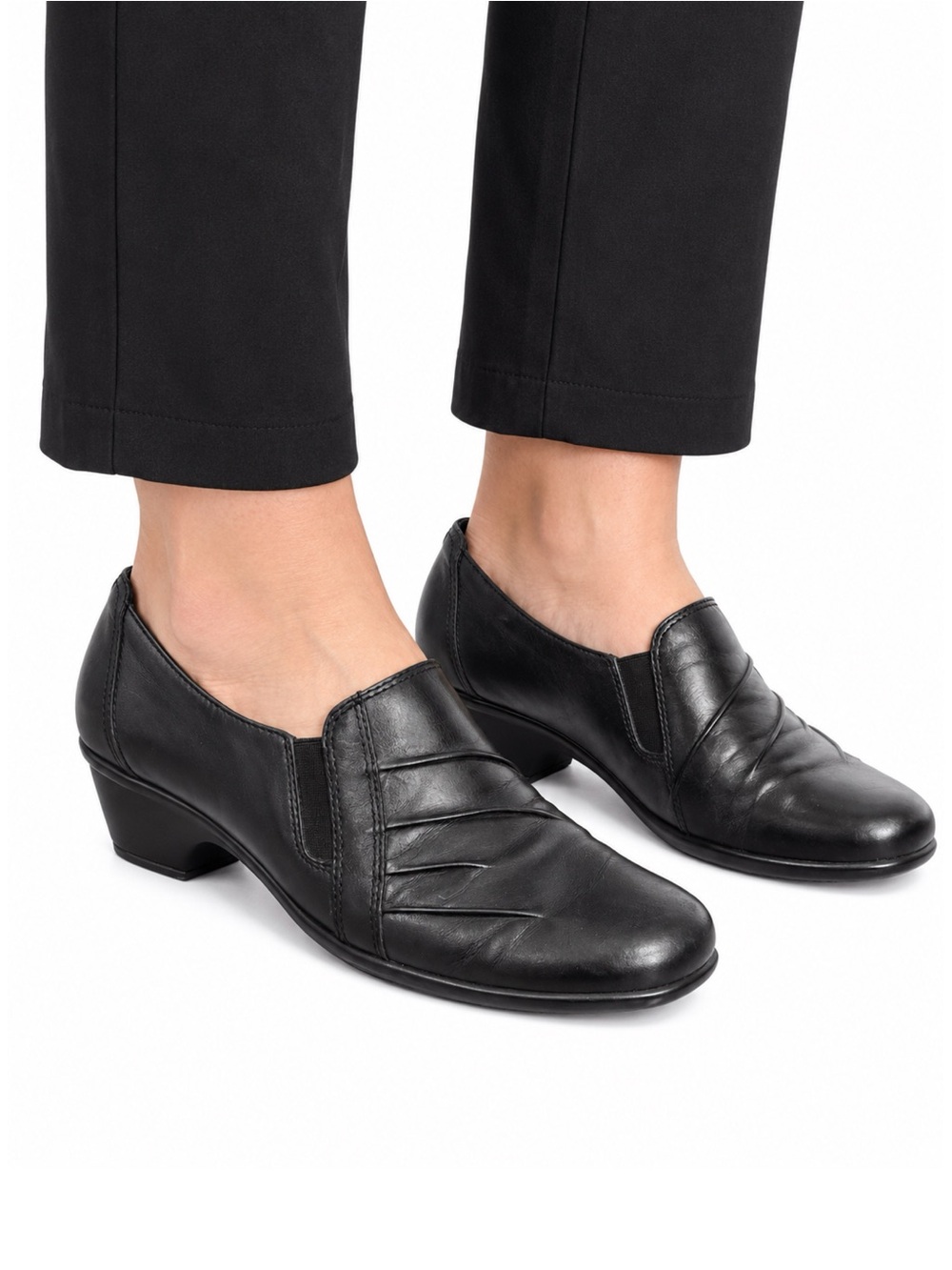 Size 8M Clarks Women’s Partridge Black Leather Slip-On Shoes